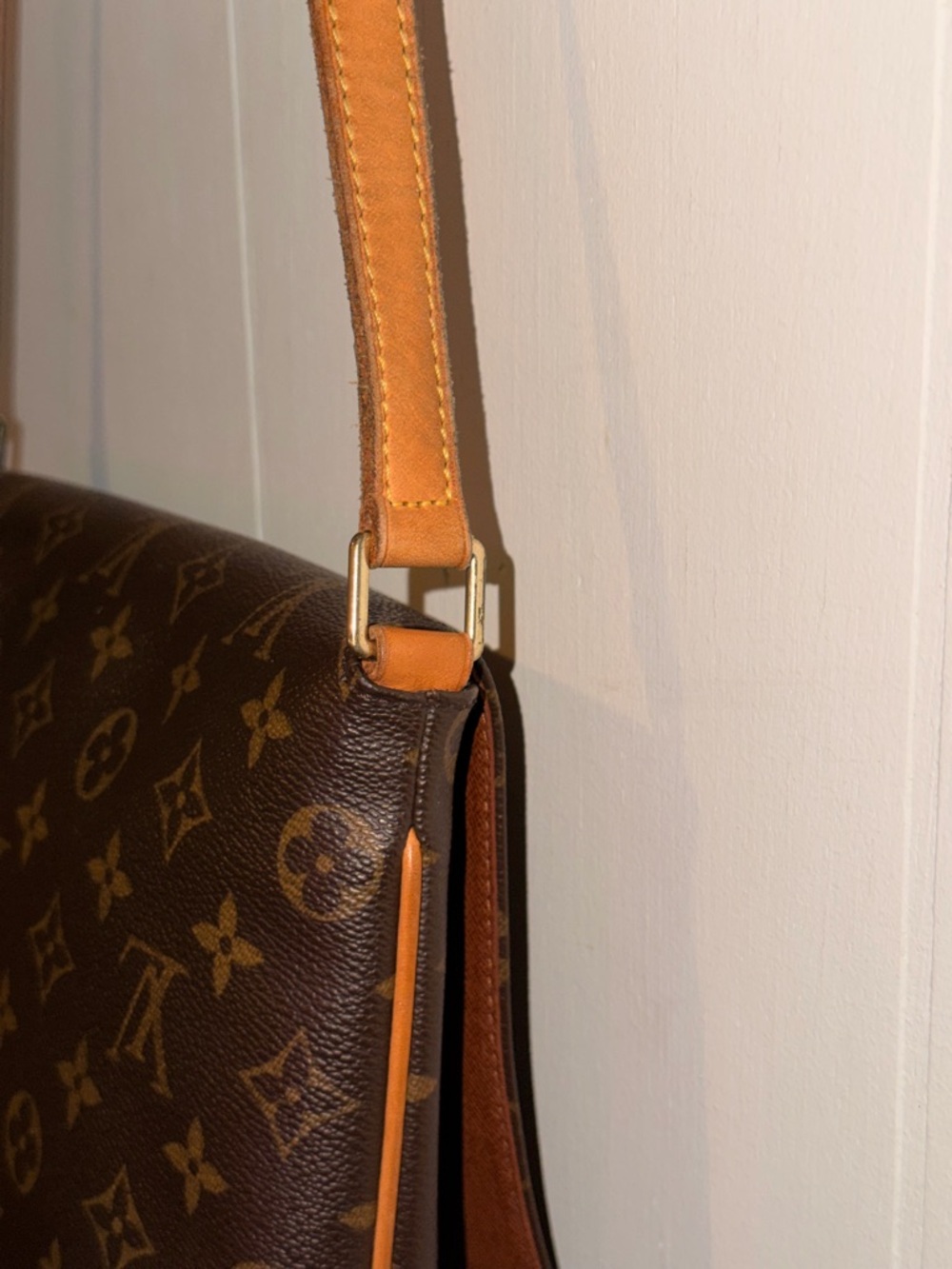 Louis Vuitton Vintage Monogram Crossbody Bag - Picture 5 of 14
